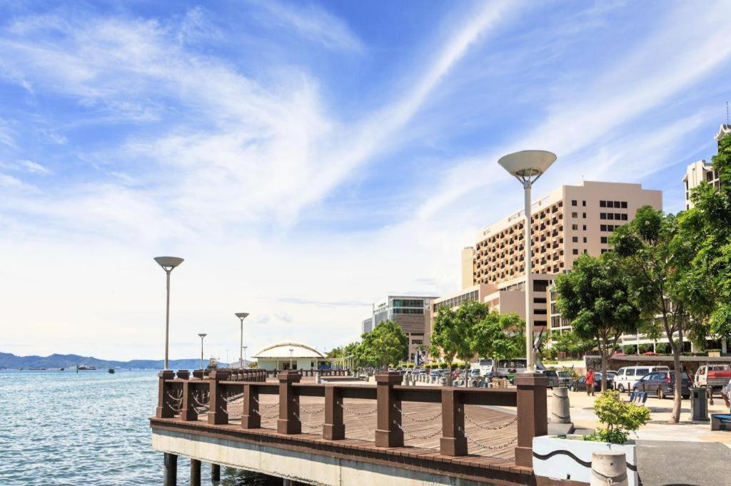 Monaco Boutique Hotel Sadong Jaya Кота-Кинабалу Экстерьер фото