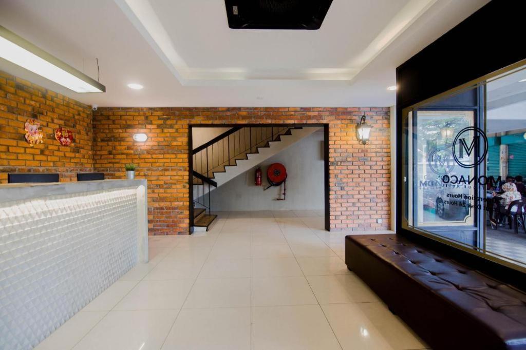 Monaco Boutique Hotel Sadong Jaya Кота-Кинабалу Экстерьер фото