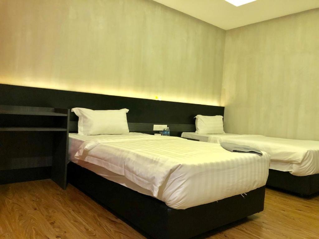 Monaco Boutique Hotel Sadong Jaya Кота-Кинабалу Экстерьер фото