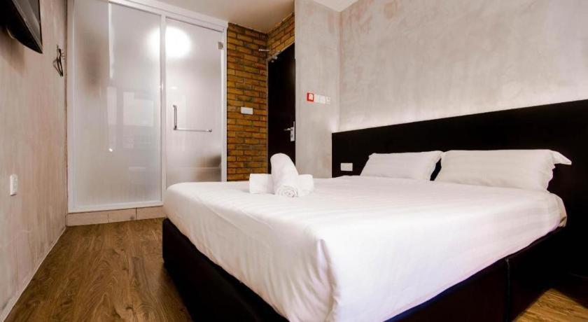 Monaco Boutique Hotel Sadong Jaya Кота-Кинабалу Экстерьер фото