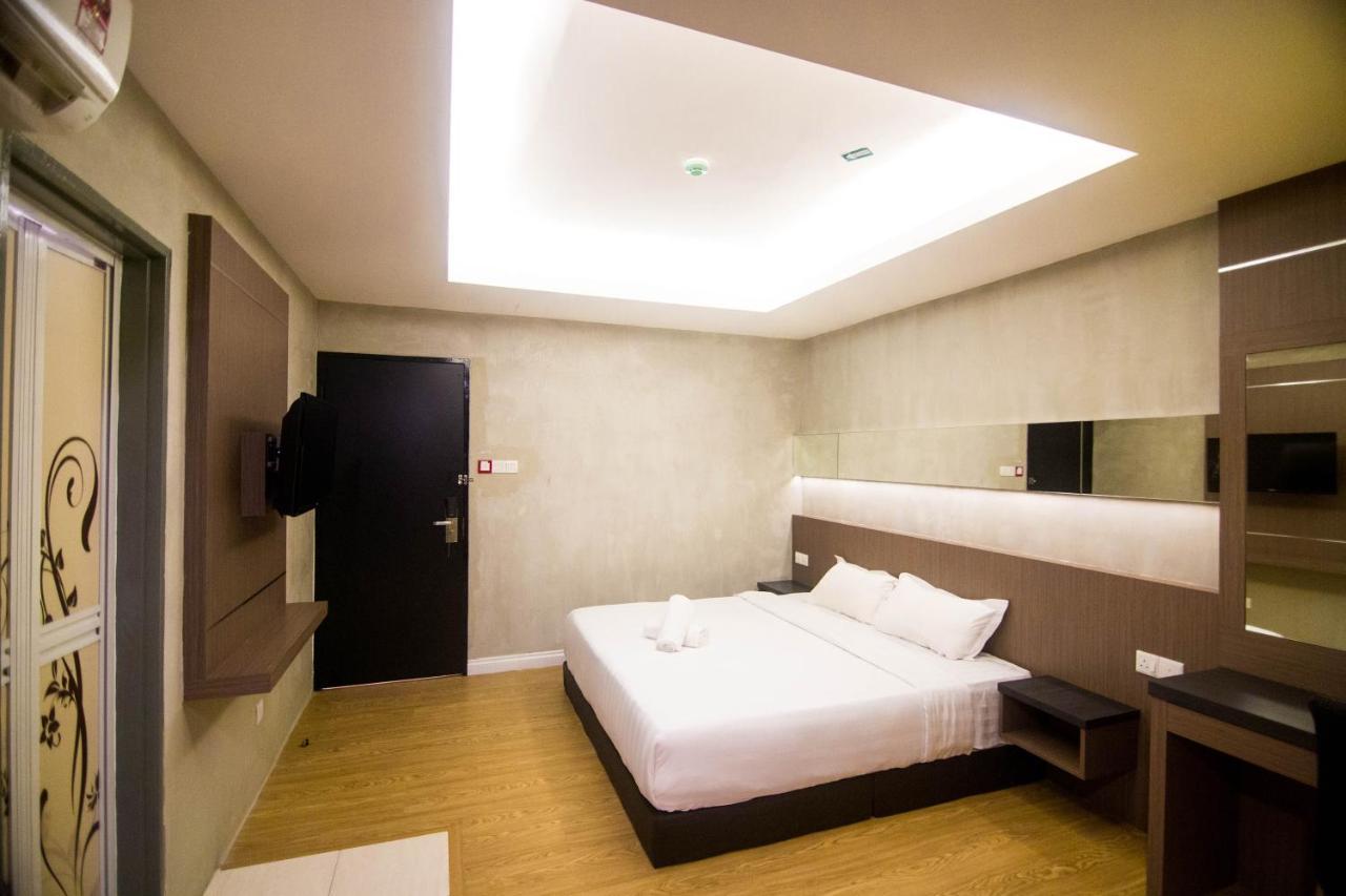 Monaco Boutique Hotel Sadong Jaya Кота-Кинабалу Экстерьер фото